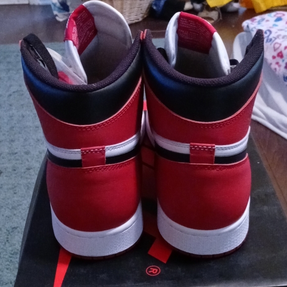 Athletic_Shoes